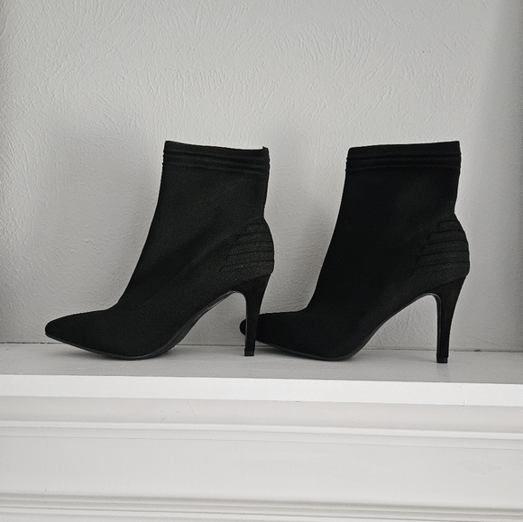 NWOT Mia Chelsii Stiletto Bootie - Picture 1 of 5